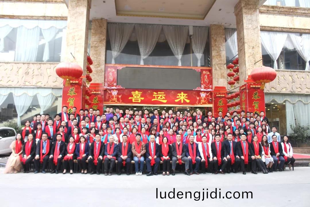 藍勃(bo)生物(wu)2019年度(du)錶(biao)彰暨2020新年(nian)糰(tuan)拜(bai)會隆(long)重(zhong)擧行(xing)